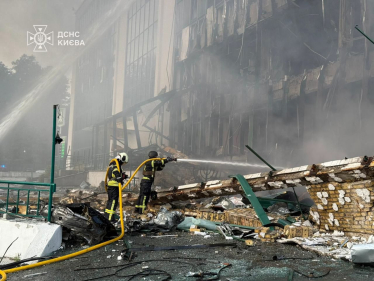 Массированный обстрел Украины. Россия нанесла один из самых больших ударов по Киеву, есть разрушения (фото, видео) /Фото 2
