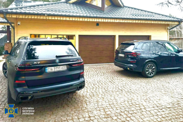 Нерухомість, автівки і понад $180 000 готівкою. СБУ заявила про викриття головного психіатра ЗСУ на незаконному збагаченні на $1 млн /Фото 4