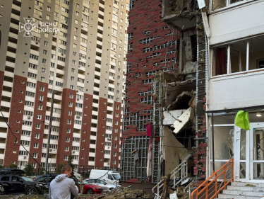 Массированный обстрел Украины. Россия нанесла один из самых больших ударов по Киеву, есть разрушения (фото, видео) /Фото 1