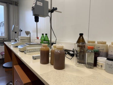 На Житомирщині запустили перший в Україні завод з виробництва біоклею з гороху (фото) /Фото 5