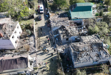 Россия ударила ракетами по пригороду Днепра, есть жертвы /Фото 1