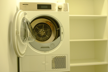 «МакДональдс»&amp;nbsp;реконструировали офис. В нем нет фиксированных мест, есть лаунж-зона с камином и новые рабочие зоны. Как это помогает коллаборациям команд /Фото 33