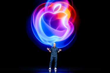 Apple Тім Кук iPhone 16 /David Paul Morris/Bloomberg via Getty Images
