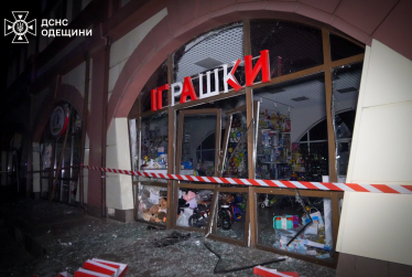 Росія атакувала Одесу: пошкоджені будинки, ринок «Привоз» і обʼєкти спадщини ЮНЕСКО (фото) /Фото 9
