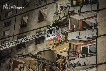 Авиаудар по многоэтажке. В Харькове продолжается спасательная операция, известно об одном погибшем и 35 раненых /Фото 2