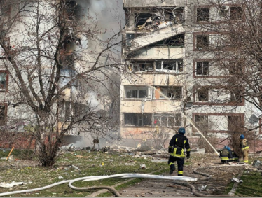 Росія обстріляла Запоріжжя, ракета влучила у багатоповерховий будинок (фото, відео) /Фото 4