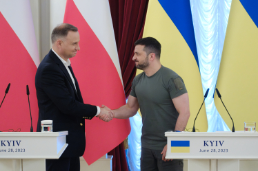 Президент Польши Анджей Дуда (слева) и президент Украины Владимир Зеленский (справа) во время совместной пресс-конференции 28 июня 2023 года в Киеве. /Getty Images