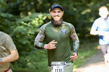 Уже три года подряд в июне в Киеве проходит Забег Чести в память о погибшем военнослужащем Алексее Чубашеве с позывным Рекрутом. /надано ГО Run Ukraine