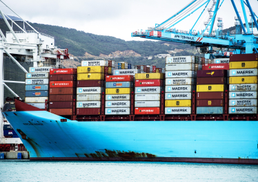 Марокканский порт Танжер – самый загруженный контейнерный порт Африки, ведь через него удобно отправлять африканские или китайские грузы в Европу /Getty Images