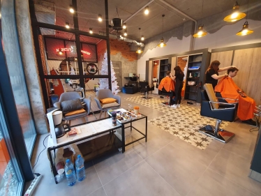 Как построить международную сеть из полутора сотен недорогих парикмахерских. Бизнес-история Forbes Next250 – компании «Экспресс Стрижка» /Фото 3