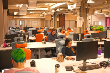 Как смешать «экстравертные» и «интровертные» отделы в одном офисе? Медиакомпания AIR Media-Tech, кажется, нашла решение. Что у нее получилось /Фото 16