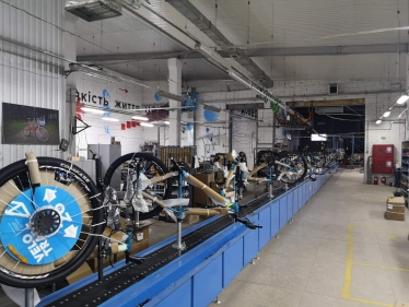 Три місяці і 1000 км. Як один із найбільших виробників велосипедів перевіз підприємство з-під обстрілів на захід України /Фото 9