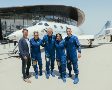 Путь в космос продолжительностью 17 лет. Как основатель Virgin Galactic Ричард Брэнсон стал первым миллиардером, летавшим на собственной ракете /Фото 1