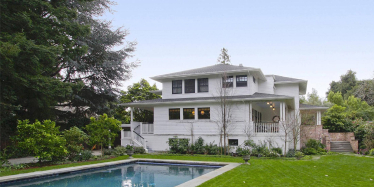 Смарт-дом Маска, 90-летний дворец Безоса и пять домов Цукерберга. Как выглядит жилье самых богатых людей мира /Фото 12