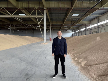 На Житомирщині запустили перший в Україні завод з виробництва біоклею з гороху (фото) /Фото 3