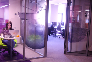 Офіс для тих, хто не хоче працювати в офісі. SoftServe відкрила новий простір у розпал пандемії. Що з цього вийшло /Фото 19