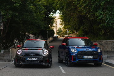 Фото MINI John Cooper Works та MINI JCW Countryman ALL4