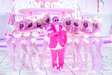 «Кэшбек в виде студентов». Поплавский за год собрал 5 млн подписчиков в Instagram, но не зарабатывает на них. Зачем ему это /Фото 4