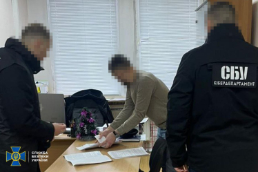 Экс-замминистру соцполитики объявили подозрение из-за закупки компьютеров на 24 млн грн /Фото 2