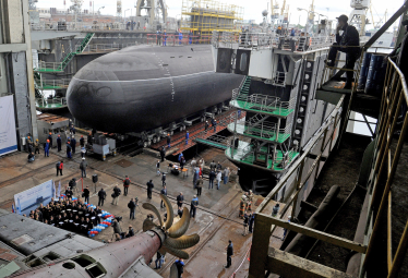 Церемония спуска на воду российской дизель-электрической торпедной подлодки «Ростов-на-Дону» на верфи «Адмиралтейские верфы» в Санкт-Петербурге, 26 июня 2014 года. /Getty Images