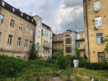 Рейтарська, 37