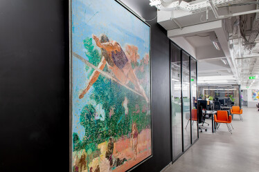 Галерея вместо галеры. Зачем бизнесу коллекции искусства в офисе /Фото 44