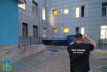 Росія завдала чергового масованого удару. У Києві пошкодження у семи районах, до гасіння пожеж залучили гелікоптер (оновлюється) /Фото 4