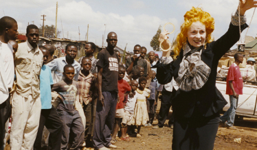 Смерть вічної революціонерки. Дизайнерка Вівʼєн Вествуд перетворила панк, бунт та екологію на бізнес із виручкою у $45 млн. Що залишила по собі /Фото 1