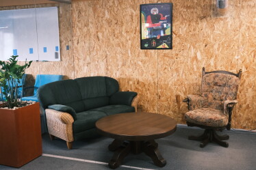 «Классные решения редко рождаются в переговорках». Как выглядит офис IT-компании EVO, где сотрудники самостоятельно могут оформлять пространство /Фото 11