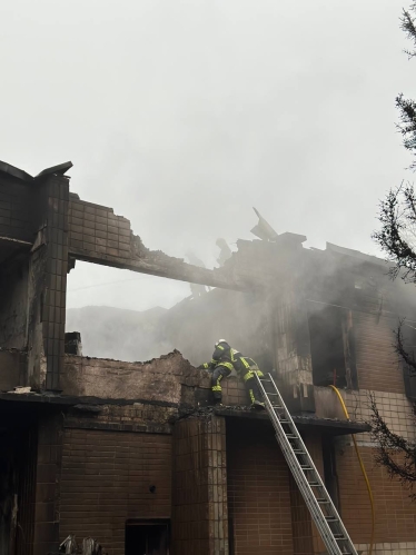 Внаслідок падіння гвинтокрила в Броварах загинуло керівництво МВС. Загалом відомо про 14 загиблих, серед них одна дитина (Оновлюється) /Фото 5