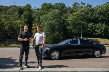 Mercedes-Maybach підприємця Максима Шкіля продали за 3500 грн під час розіграшу для ЗСУ. Всього зібрали 30 млн грн /Фото 1
