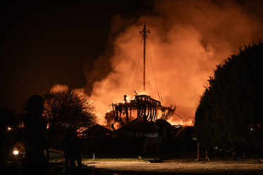 сгорел корабль San Gabriel в Днепре /Getty Images