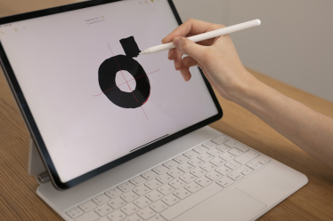 «Перш ніж братися за дизайн, компанії потрібно знайти себе». Засновники студії CREVV про візуальну ідентичність українського бізнесу /Фото 7