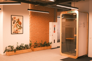 IT-компанія Intellias спробувала зміксувати простір, де народжується не тільки код, але й творчість. Що у неї вийшло /Фото 10