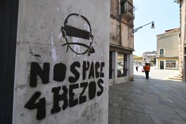 «No Space for Bezos». Весілля мільярдера Джеффа Безоса у Венеції спровокувало протести /Фото 2
