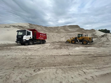 Российский паспорт и финансирование ОРДЛО. Правоохранители закрыли одного из крупнейших производителей щебня Украины, но он все отрицает. Что происходит? /Фото 2