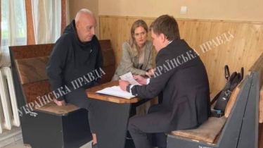 ДТП із кортежем Ярославського. Бізнесмен погодився прийти на допит і здав зразки ДНК для експертизи – документ /Фото 1