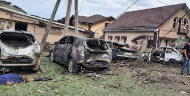 Росія обстріляла Кривий Ріг ракетами, є влучення у багатоповерховий будинок і жертви (Оновлюється) /Фото 11