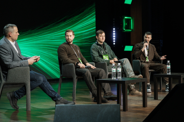 Сергій Колесниченко, операційний директор UCLOUD; Євгеній Хоменко, R&D директор Nova; Олександр Войналович, R&D-директор мультимаркетів «Аврора»; Євген Бухальський, начальник служби даних та аналітики UKRSIBBANK BNP Paribas Group