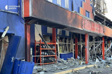 Росія ракетою знищила «Епіцентр» на 11 000 кв. м у Камʼянському: фото та відео наслідків (доповнено) /Фото 6