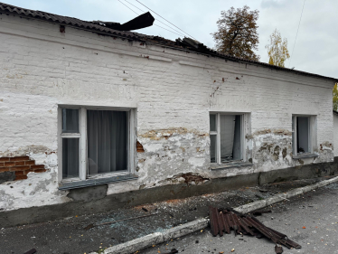 Росіяни вдарили дронами та системами залпового вогню «Торнадо» по Новгород-Сіверському: є загиблі і поранені /Фото 3