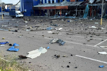 Росія ракетою знищила «Епіцентр» на 11 000 кв. м у Камʼянському: фото та відео наслідків (доповнено) /Фото 5