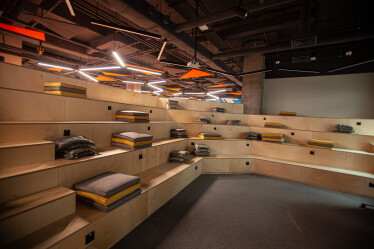 Офис-трансформер и оценка настроения по фото. Как выглядит новый инновационный рабочий хаб Fozzy Group /Фото 16