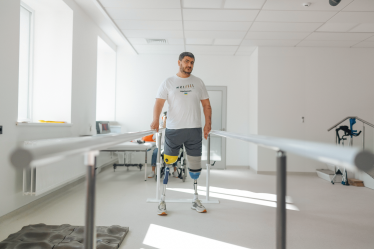 Конкуренция добрых дел. Как гонка амбиций миллионера Андрея Ставницера и мэра города Андрея Садового превратили Львов в центр протезирования Украины. Большая история от Forbes /Фото 1