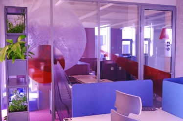 Офіс для тих, хто не хоче працювати в офісі. SoftServe відкрила новий простір у розпал пандемії. Що з цього вийшло /Фото 18