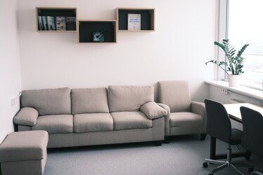 «Тиха» кімната, десятки дощок і ніяких стін. Як виглядає простір, де створюють ідеї в «Новій Пошті» /Фото 24