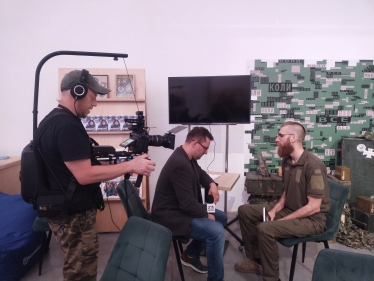 28 000 гостей и более 40 000 проданных книг. Forbes узнал, сколько заработали издательства и книжные магазины на «Книжном Арсенале», который пришлось провести в урезанном формате /Фото 3