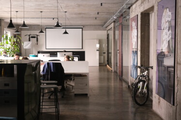 «Ми — плем'я. Ми цінуємо кожного». Як виглядає сміливий офіс креативного агентства Banda /Фото 30