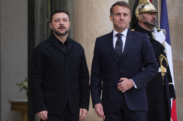 Мирний план має кращий вигляд, «коаліція рішучих» доопрацювала гарантії безпеки для України. Головне з брифінгу Зеленського та Макрона у Парижі /Фото 1