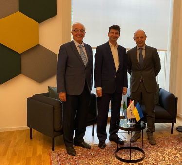 Власник ККПК Хайнц Ціннер, Посол Австрії в Україні Арад Бенкьо та голова Наглядової ради Тімур Соколов